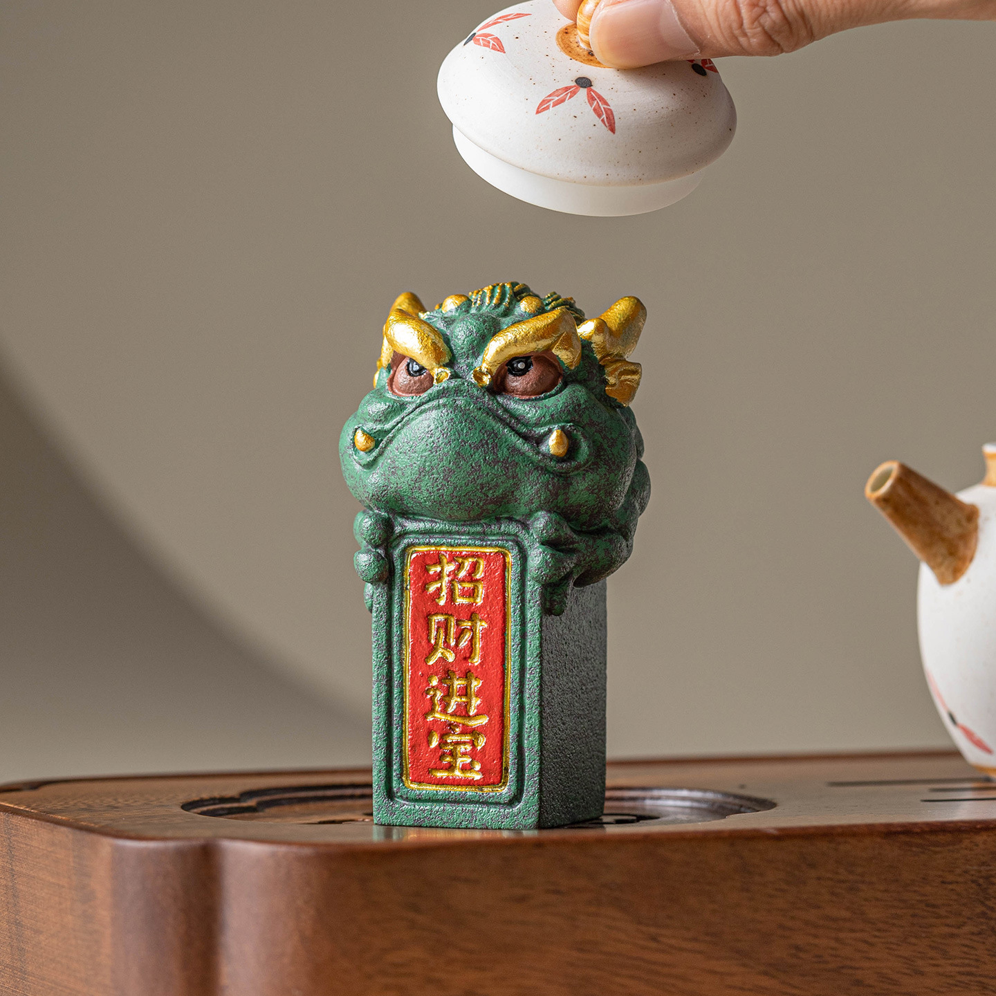 Trang trí phòng khách để bàn bằng đá sa thạch xanh phong cách Trung Quốc thủy triều trang trí phong cảnh bể cá