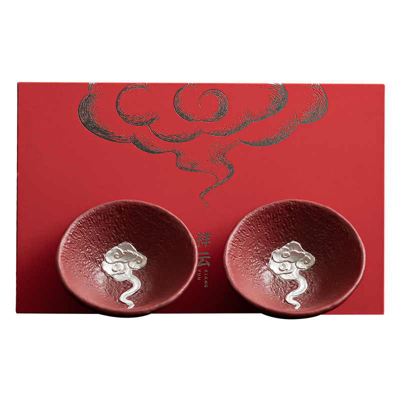 Bức tường cung điện màu đỏ tốt lành đám mây mạ bạc đôi cốc gốm sứ màu đỏ cốc lễ hội cốc chủ sở hữu bộ hộp quà tặng