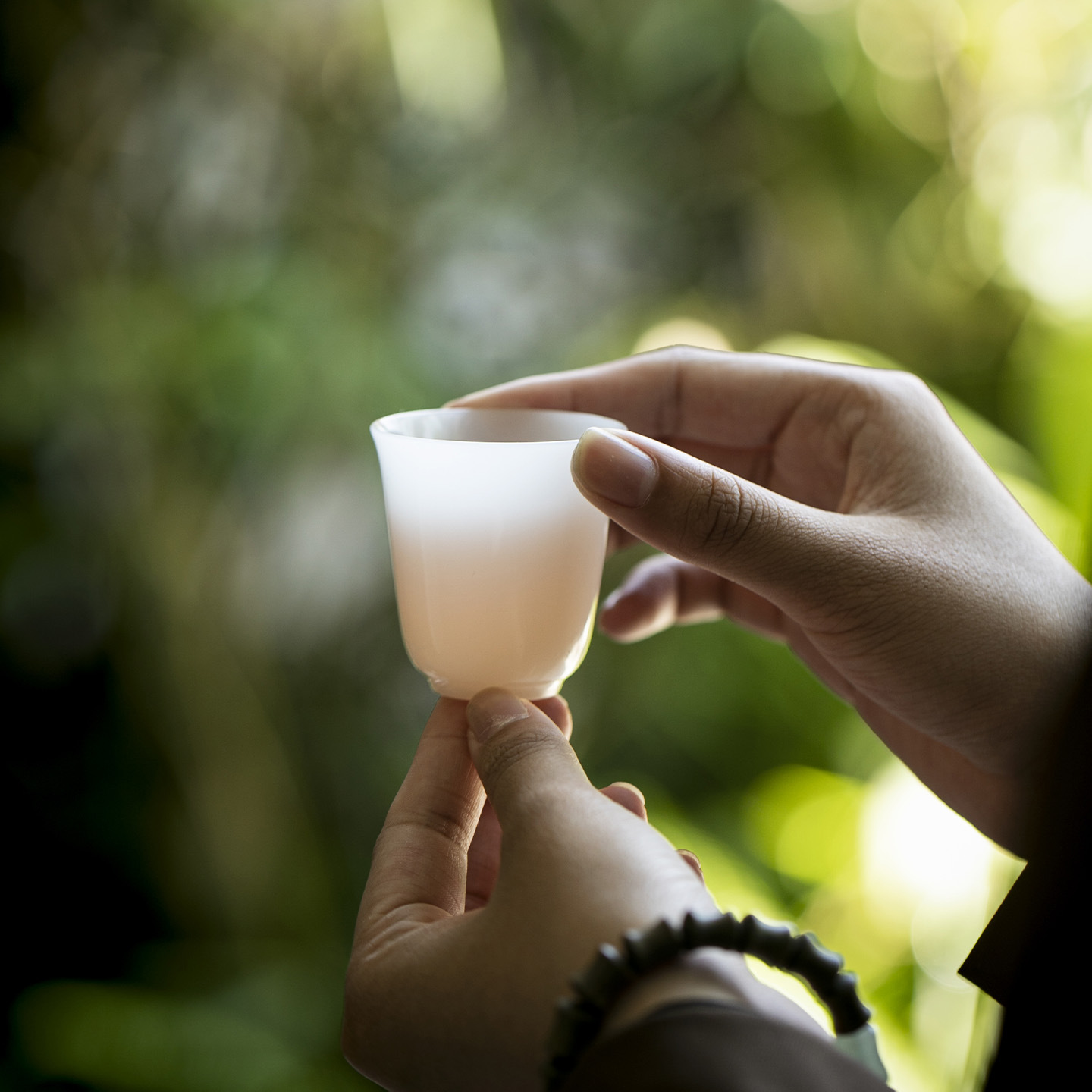 Bộ ấm trà cốc sứ trắng ngọc bích bộ ấm trà cao cấp văn phòng gia đình bộ quà tặng lãnh đạo khách hàng