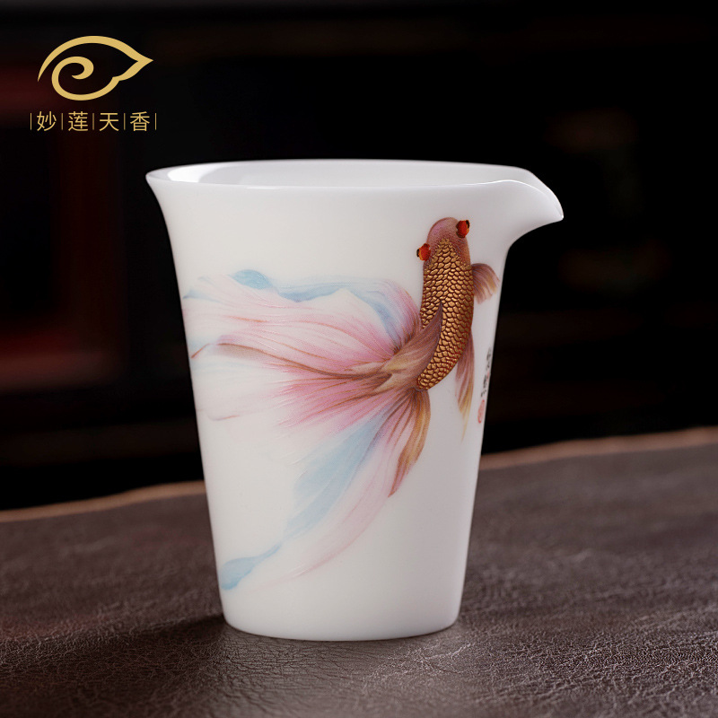 Miaolian Tianxiang phong cách Trung Quốc pha lê đá ngọc bích sứ nhàn nhã cốc trà cao cấp trà biển ngăn chia trà cốc trà kung fu bộ trà phụ kiện trà.