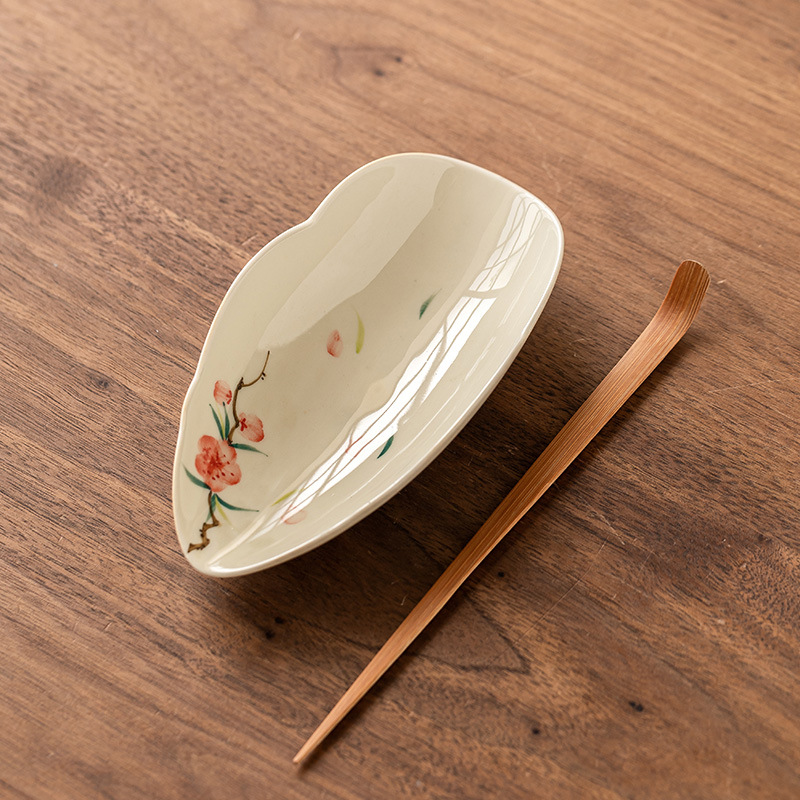 Nhà máy vẽ tay hoa đào, trà hoa sen gốm sứ, phụ kiện trà đạo hai mảnh, dụng cụ lấy trà, thưởng thức trà, trà tỉnh