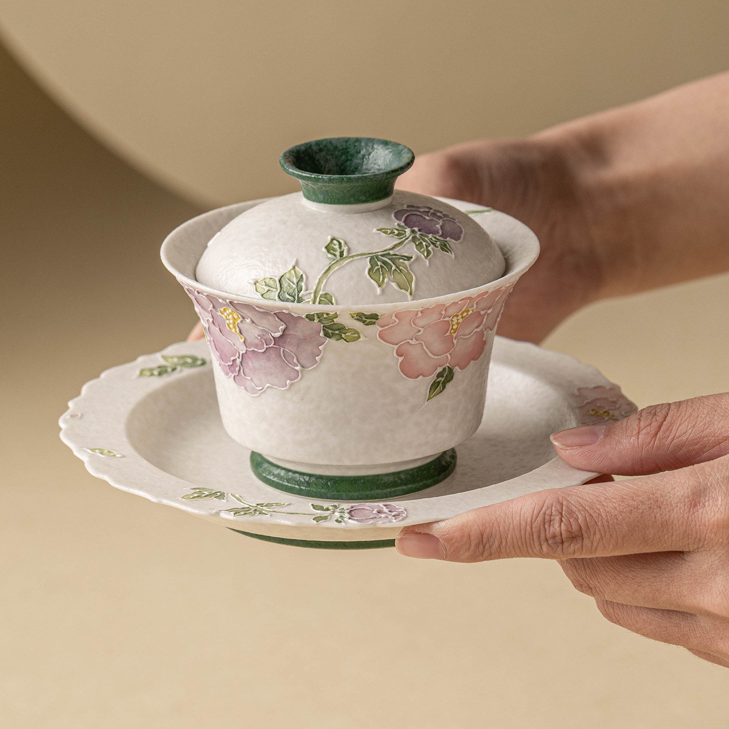 Nhà máy đá mỏ trắng hai chiếc bát có nắp đậy bằng tay đống chạm khắc hoa mẫu đơn cốc trà Kung Fu cốc trà cao cấp cốc trà gốm sứ