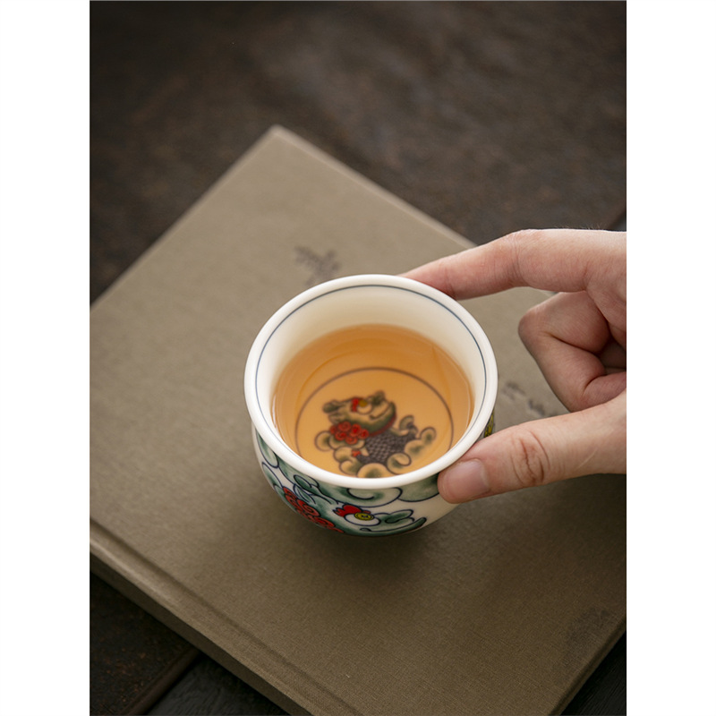 Cốc trà gốm sứ phong cách Trung Quốc sáng tạo cao cấp chuyên dụng cá nhân cốc cốc nhỏ văn phòng cốc chủ nhân cốc uống trà