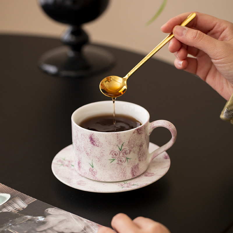 Cốc cà phê vẽ tay nguyên chất, hoa hồng tráng men, cốc nước nữ giá trị cao, cốc trà chiều gia dụng, cốc sứ nhẹ sang trọng