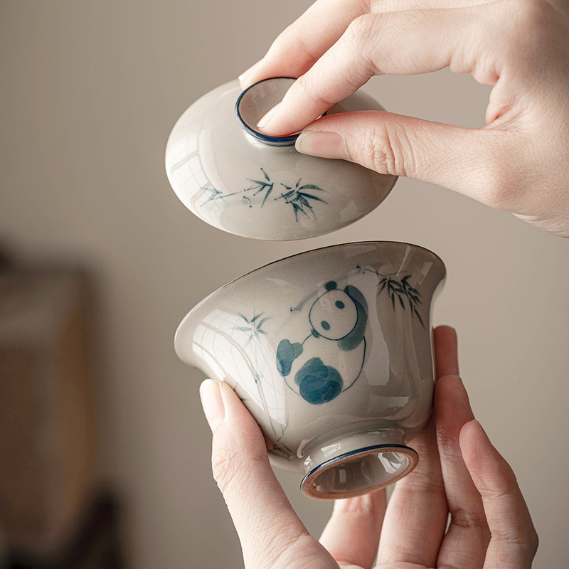 Cây tro cỏ vẽ tay gấu trúc chơi tre cao chân cao hai nắp bát trà gia dụng cao cấp bộ trà gốm sứ Kung Fu