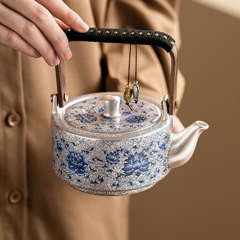 Bộ ấm trà Kung Fu màu xanh và trắng hoa sen mạ bạc sang trọng cao cấp 2024 mẫu mới hộp quà một ấm hai cốc quà tặng