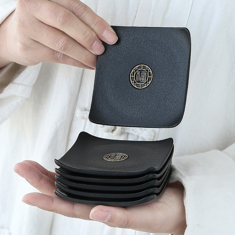 Đế cốc trà gốm đen Đế cốc trà đạo Kung Fu gốm thô sáng tạo đế cốc trà cách nhiệt nguyên khối Phụ kiện Khay trà Kung Fu