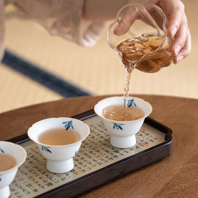 Đồ sứ trắng vẽ tay hoa lan chân cao cánh hoa cốc gốm sứ bộ trà kungfu cốc chủ sở hữu cốc đơn sản phẩm gia dụng cốc trà nhỏ