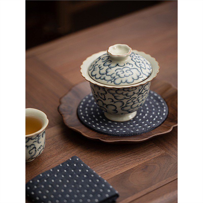 Đồ cổ kiểu Trung Quốc Ru lò Xiangyun ren hai cái bát có nắp Bộ trà Kung Fu gia dụng không nóng bát trà sứ trắng xanh bán buôn