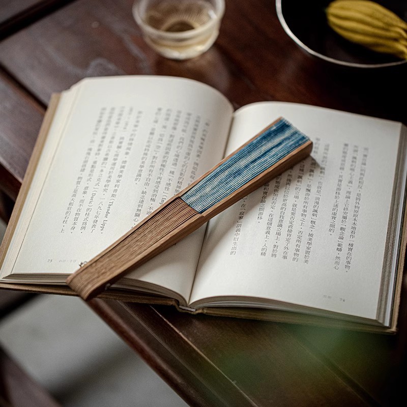 Quạt gấp biển sâu mới quạt gấp thủ công phong cách Trung Quốc quạt gấp phụ nữ Hán phục sườn xám quạt múa phong cách cổ đại quà tặng nam