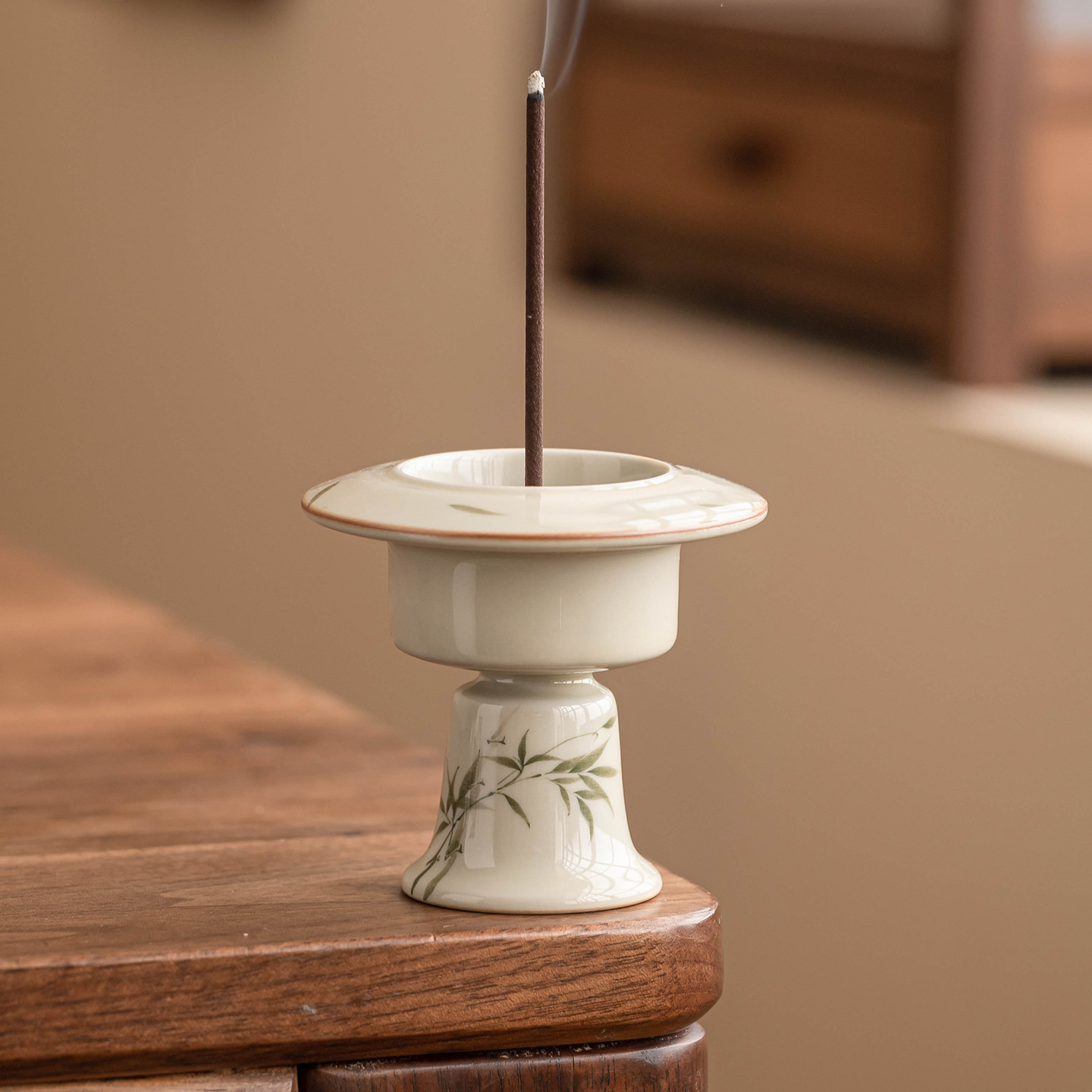 Vẽ tay màu xanh ngọc lục bảo hương thơm cắm hương thơm điểm hương thơm hương thơm mới phụ kiện trà đạo Trung Quốc gốm chân cao chân nến đơn