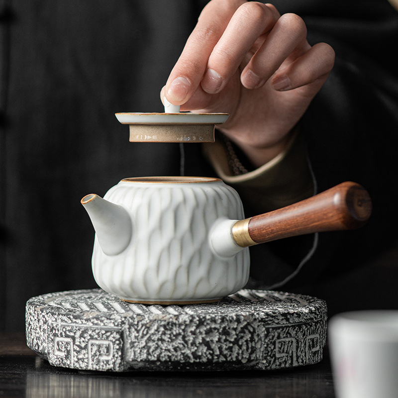 Ấm trà Kung Fu tay cầm bằng gỗ chống bỏng kiểu Nhật ấm trà đơn hình búa gốm lớn cổ điển bán buôn bộ trà gia dụng