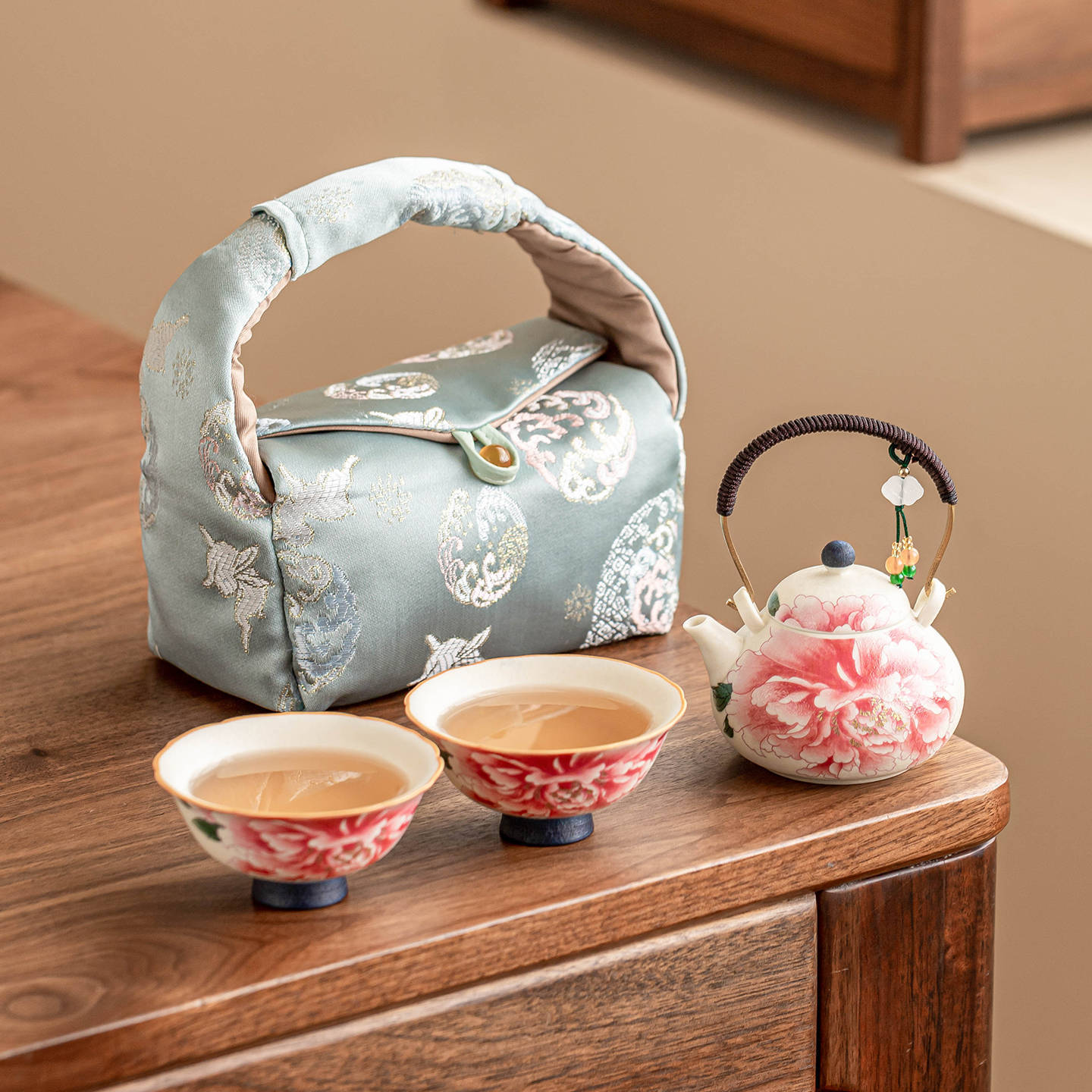 Bộ ấm trà Kung Fu trắng đá mỏ khắc vàng quốc sắc Thiên Hương ấm trà gốm sứ gia dụng kiểu Trung Quốc một ấm hai chén