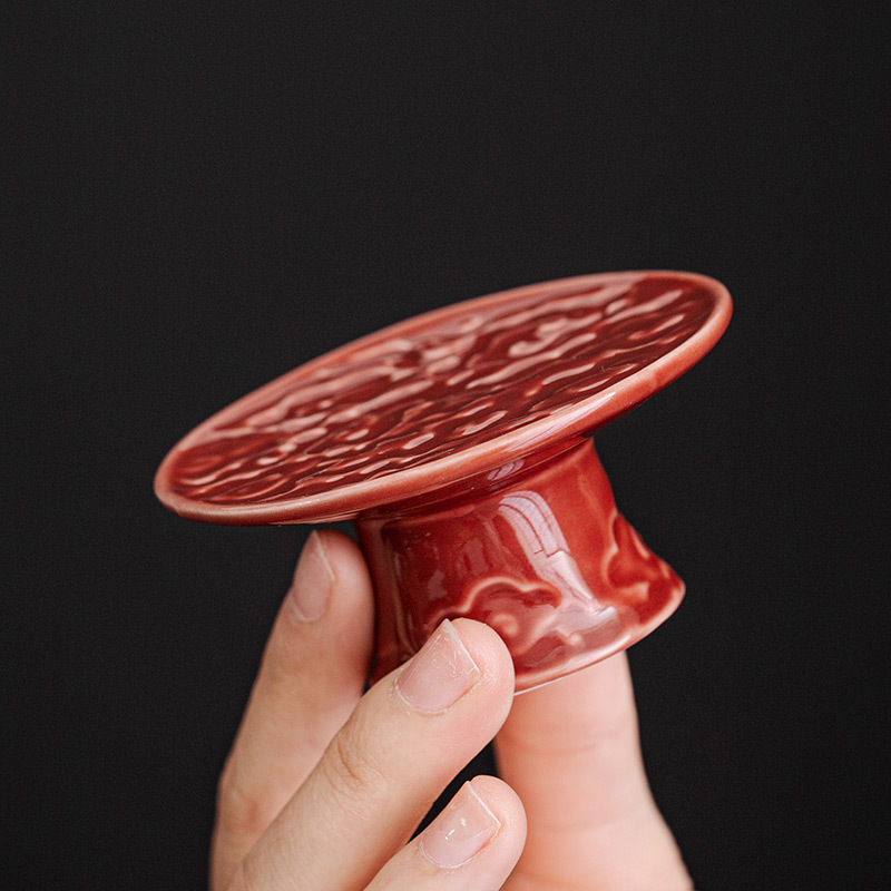 Thiên Thanh phù điêu Công Vân chân cao Nắp ấm trà giá đỡ dụng cụ trà Kung Fu gốm sứ gia dụng giá đỡ nắp cốc