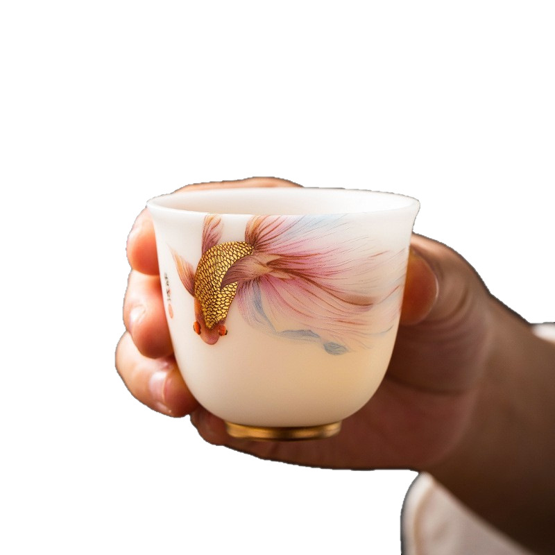 Bộ ấm chén trà võ thuật cao cấp của bậc thầy Hoàng Tứ Đông, làm từ sứ trắng ngọc bích, thích hợp làm quà tặng sang trọng cho văn phòng.