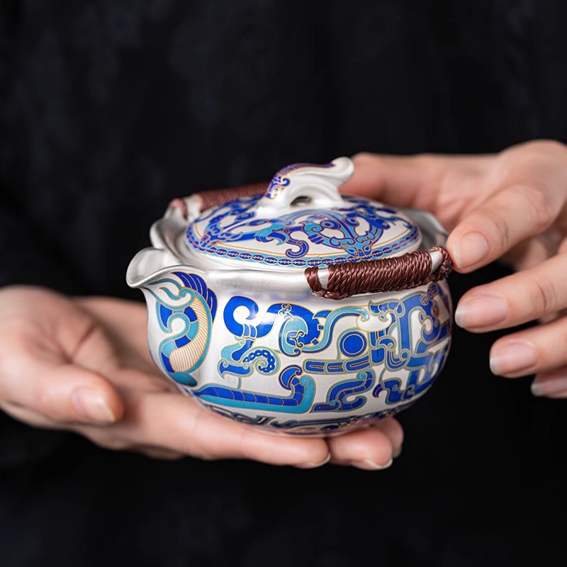 Bộ ấm chén trà Kung Fu bạc mạ vàng, một ấm và hai chén, ấm chén cao cấp sang trọng, quà tặng doanh nghiệp thiết thực dành cho giáo viên