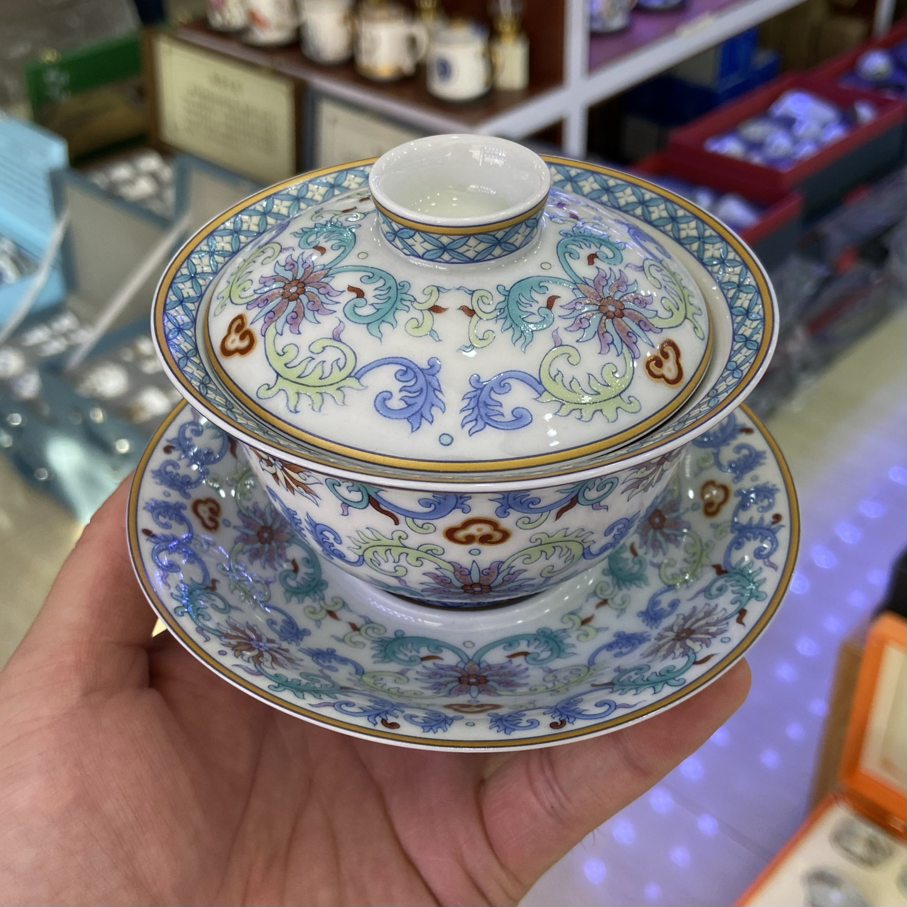 Jingdezhen gốm sứ cổ bùn xô màu vẽ vàng xung quanh cành sen ba chỉ có nắp bát Bộ trà Kung Fu đơn bát trà tách trà