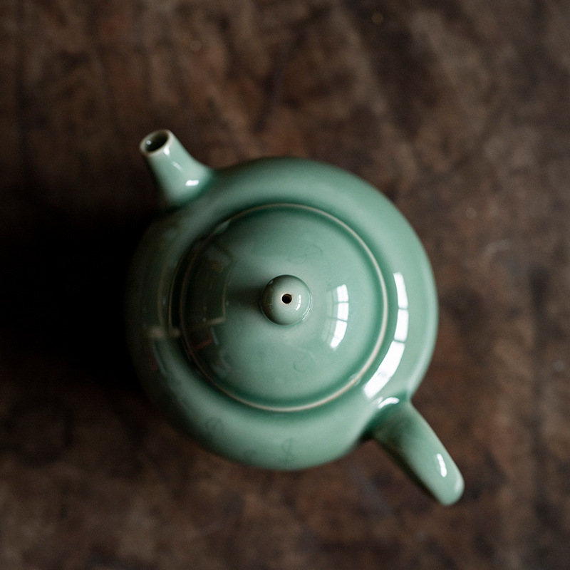 Ấm trà gốm sứ chạm khắc bóng men ngọc sang trọng nhẹ cao cấp ấm trà xanh Pu'er dung tích lớn nhỏ gia dụng ấm đơn Bộ trà Kung Fu