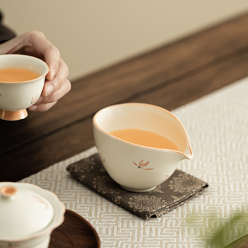 Chuông gió hoa lan, cốc phẳng thuyền, phụ kiện bộ trà kungfu gia dụng, cốc bằng gốm vẽ tay, dụng cụ chia trà, tách trà, cốc Haiyun