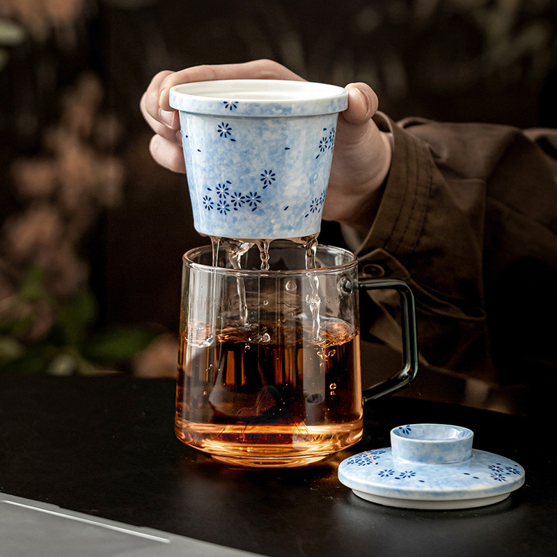 Cốc mug hoa cúc xanh có nắp, cốc tách trà có giá trị cao, cốc thủy tinh vẽ tay tinh tế, cốc pha trà