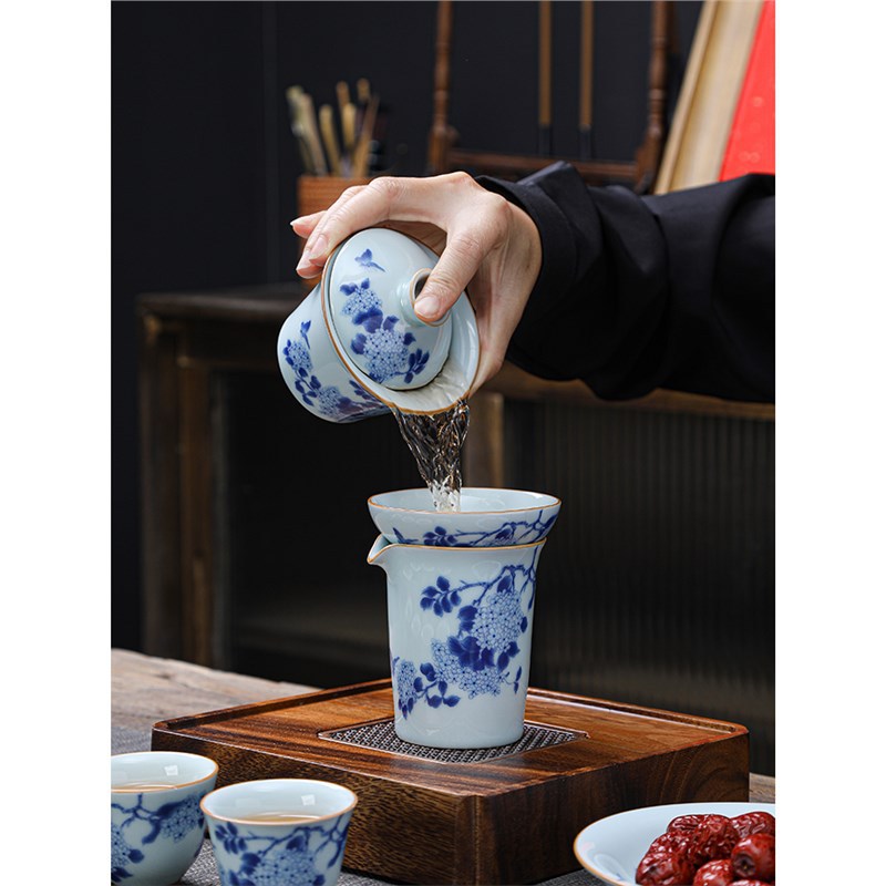 Bộ trà cao cấp bằng sứ trắng xanh kiểu mới 2024 Bộ trà trà Kung Fu kiểu Trung Quốc chuyên dùng để pha trà cho khách văn phòng