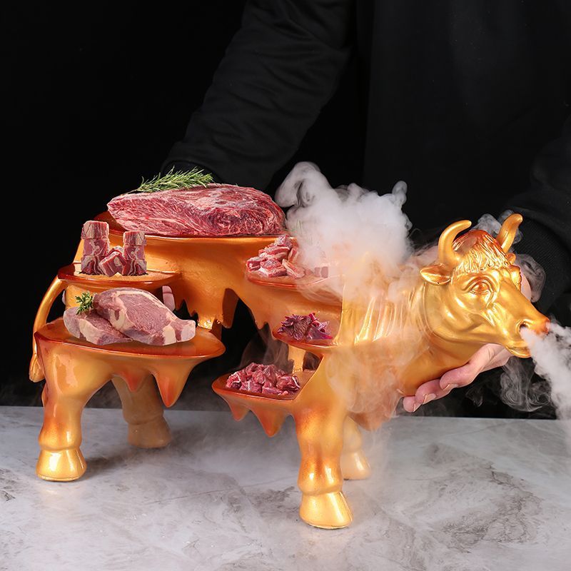 Nhựa vàng hình con bò khô đá đặc trưng nổi tiếng trên Mạng Nhà hàng Lẩu sáng tạo đĩa thịt nướng quan niệm nghệ thuật bộ đồ ăn chủ đề hình con bò