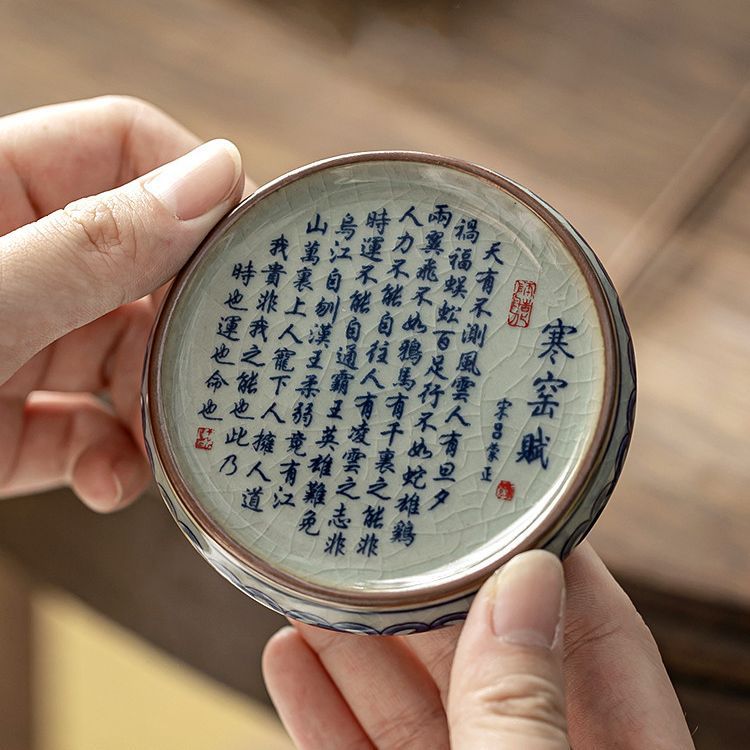 Chân phong cách cổ điển màu xanh và trắng thư pháp nắp ấm đất sét Tím cũ bằng đất sét gốm sứ giá đỡ cốc trà lót cốc trà Phụ Kiện Bộ trà