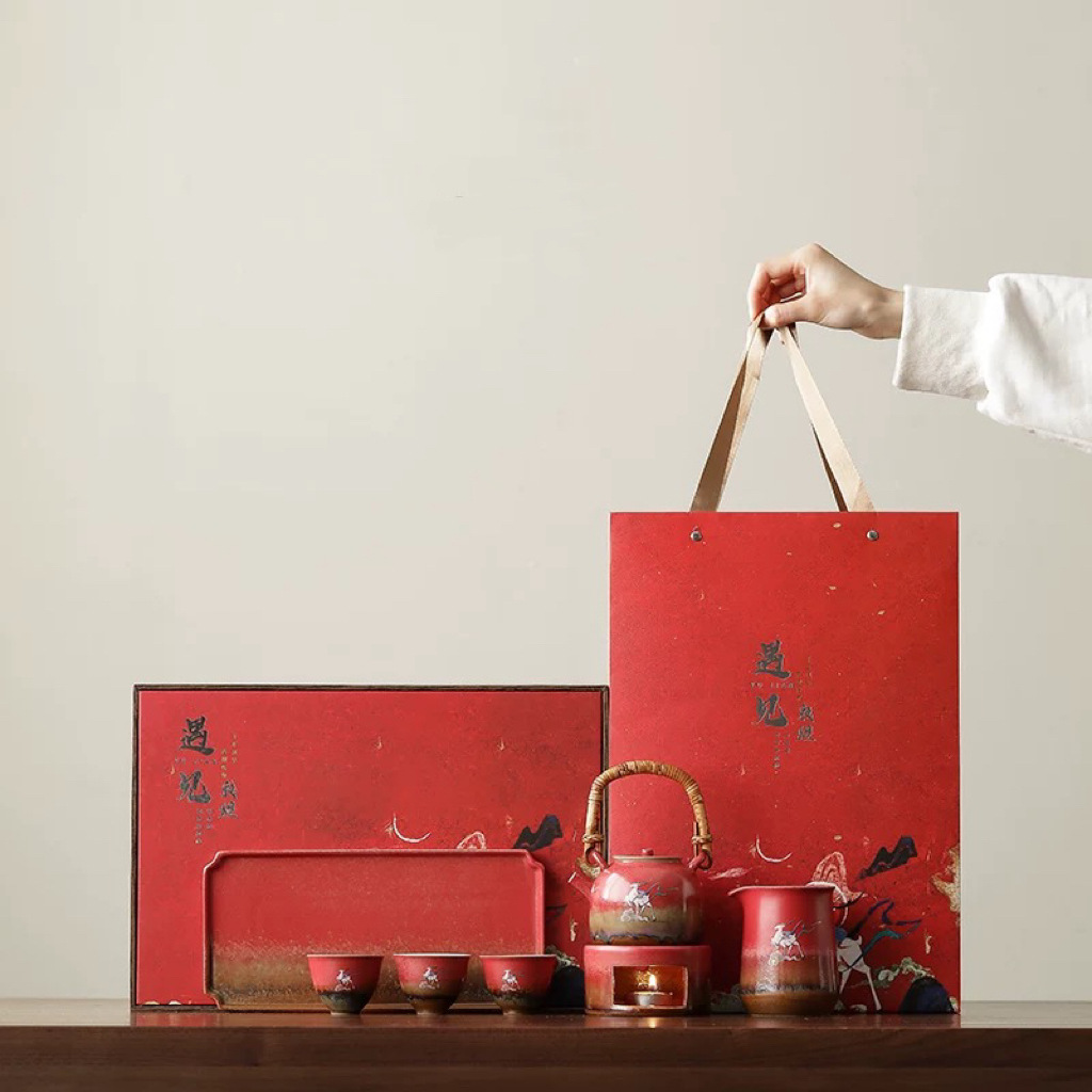 Bộ ấm trà hươu chín màu văn hóa và sáng tạo trong Tử Cấm Thành