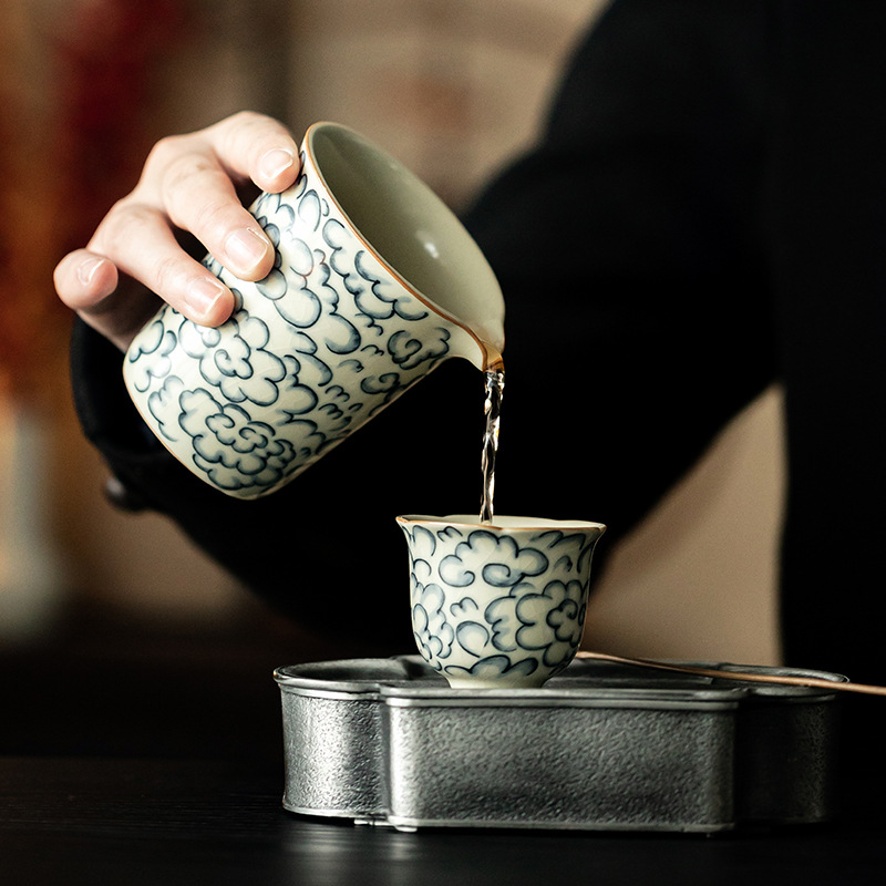 Mở lát có thể nâng cổ Ru lò Xiangyun gốm sứ biển trà tách chia tách trà đồng nhất tách trà phụ kiện bộ trà Kung Fu