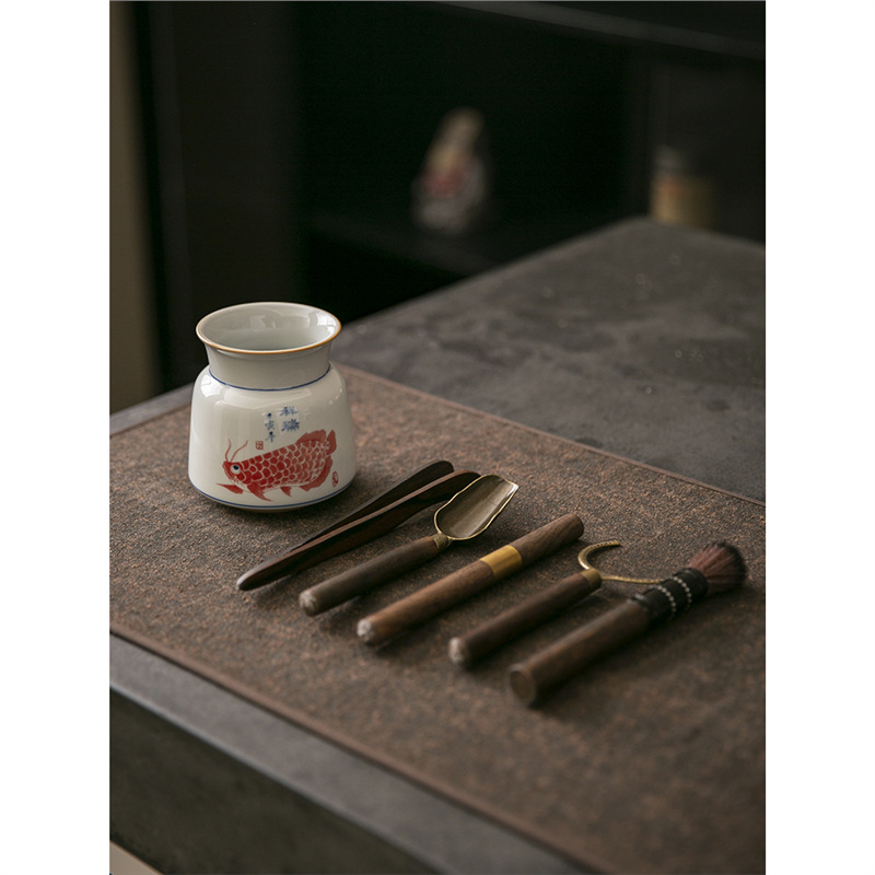 Trà đạo sáu quý ông rồng cá gỗ mun gốm sứ gia dụng kim trà thìa trà kẹp trà bộ trà Kung Fu phụ kiện vật dụng đựng đồ