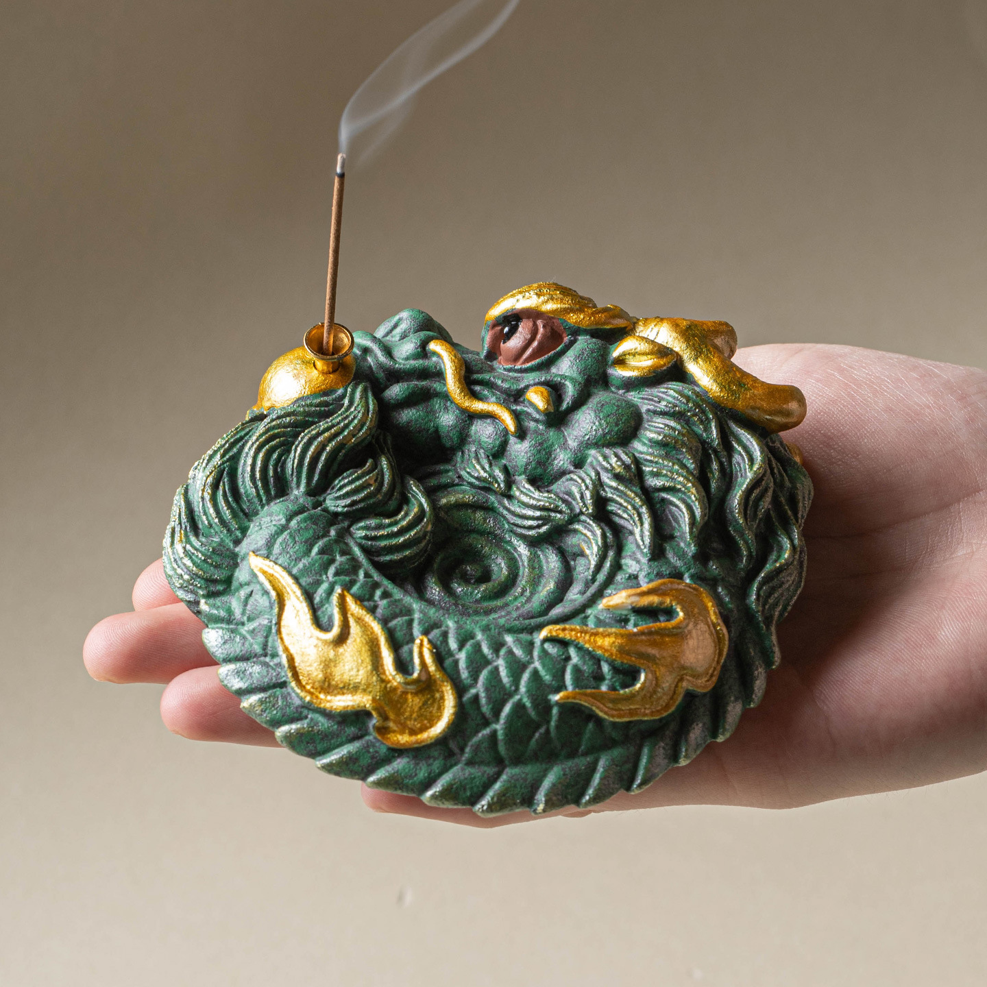 Phong cách Trung Hoa sáng tạo linh vật hút tài lộc giá đỡ hương để bàn rồng hạt trang trí đế đốt hương cao cấp