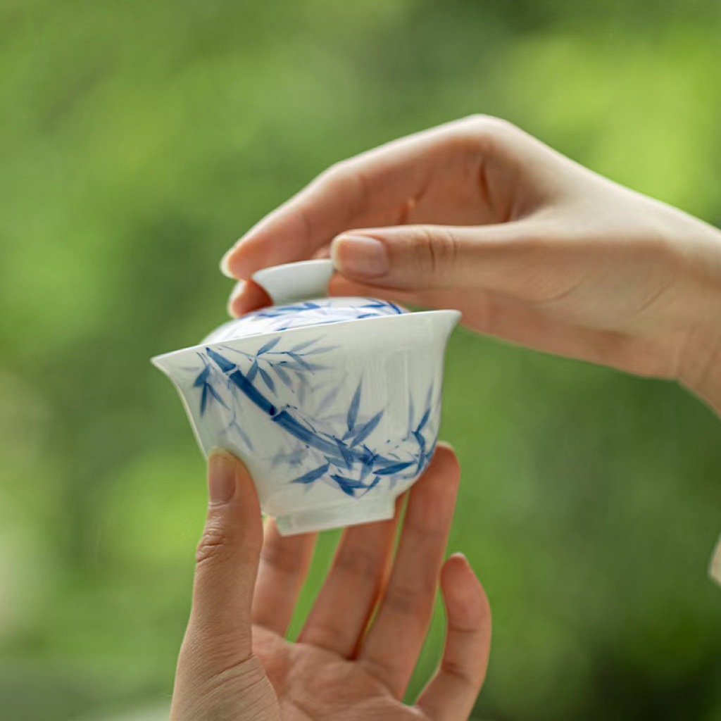 Yuni tinh khiết vẽ tay vần tre ba cái bát có nắp không nóng tay Bộ trà màu men xanh trắng Bát trà Bát trà