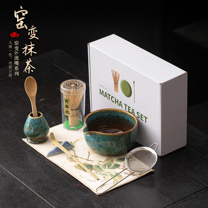 Bộ ấm chén trà gốm sứ 8 món với bát matcha, dụng cụ đánh matcha, lưới lọc trà, bàn chải trà và giá đỡ.