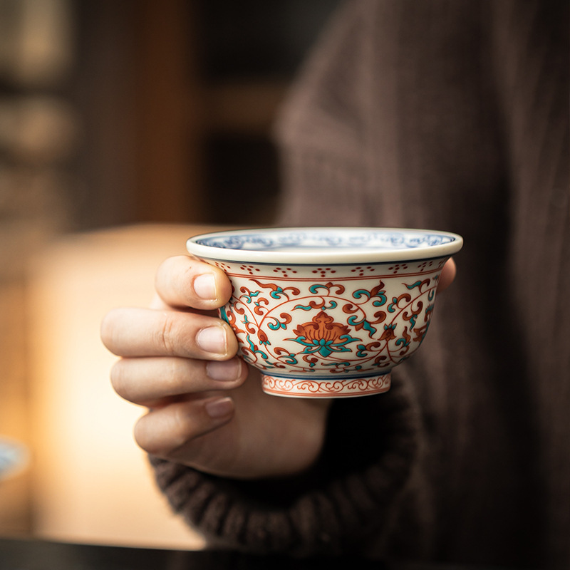Trung Quốc retro gốm sứ gia dụng chủ cốc màu xanh và trắng underglaze đỏ tay ép cốc trà cá nhân với cành sen