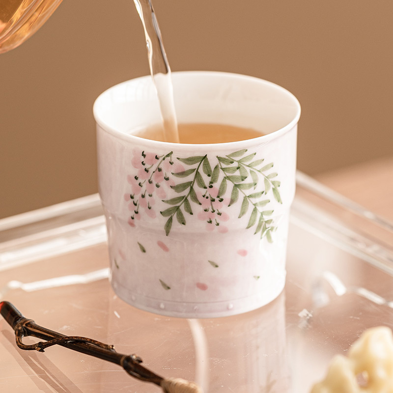 Vẽ tay hoa tử đằng cốc lễ hội cao cốc sứ trắng Dehua bộ trà Kung Fu cốc chủ sở hữu cốc đơn phụ nữ uống trà