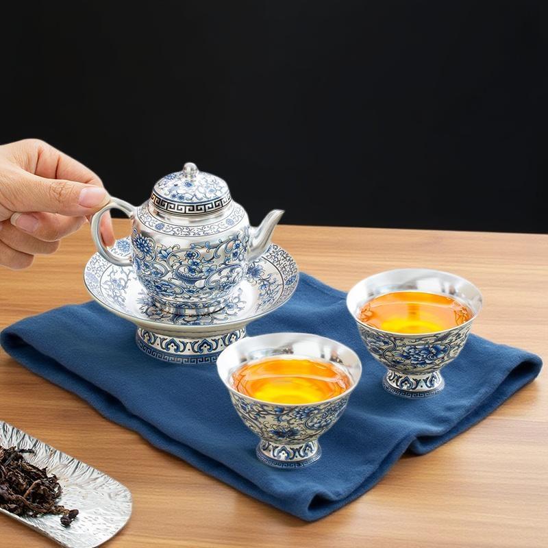 Bộ ấm chén bạc mạ vàng họa tiết sen, một ấm hai chén, ấm trà cao cấp phong cách Trung Hoa nhẹ nhàng sang trọng, bộ ấm chén cao cấp