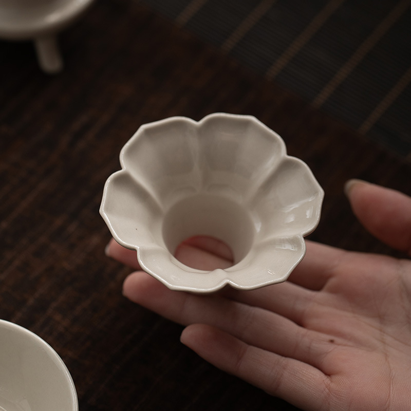 Phễu trà cánh hoa màu xám thực vật Dụng cụ pha trà gốm sứ cao cấp Phụ kiện trà đạo Kung Fu Dụng cụ pha trà