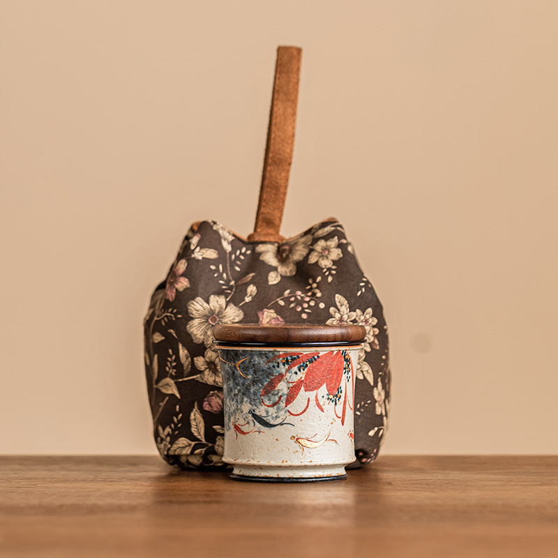 Bộ trà du lịch màu xanh và trắng đá lửa đỏ di động vẽ tay hoa sen vần hoa sen koi cốc khách nhanh cốc trà Kung Fu cho một người uống