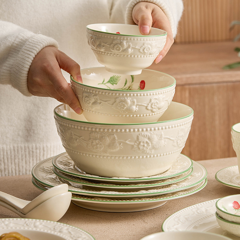 Bộ bát đĩa dâu tây chạm nổi, bát đĩa gia dụng, bộ bát đĩa gốm sứ giá trị cao, bộ bát đĩa tân gia, bộ đồ ăn quà tặng nhà mới