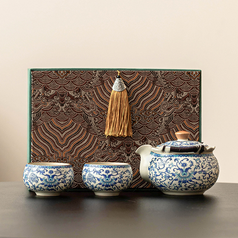 Bộ ấm trà Ruyao, hộp quà, hoa sen xanh trắng, một ấm hai chén, quà Tết thiết thực cho cha mẹ người lớn tuổi