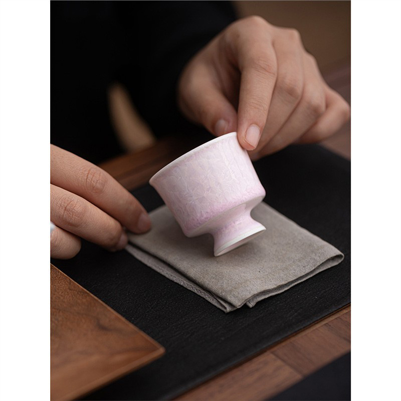 Giá trị cao màu hồng pha lê đá hoa cốc cao cốc cao cốc trà Kung Fu dành riêng cho phụ nữ sang trọng nhẹ cốc uống trà biến đổi lò đơn