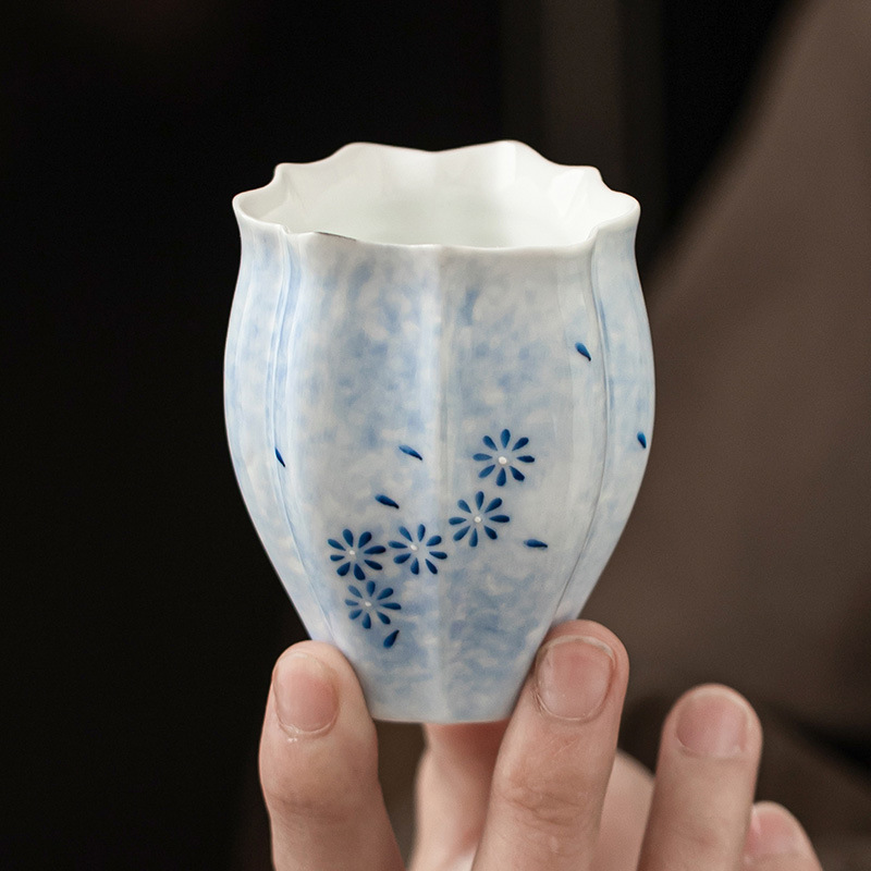 Cốc trà màu xanh lam cốc chủ nhân cốc hoa cúc vẽ tay bộ trà gốm sứ sáng tạo cốc trà Kung Fu dung lượng lớn