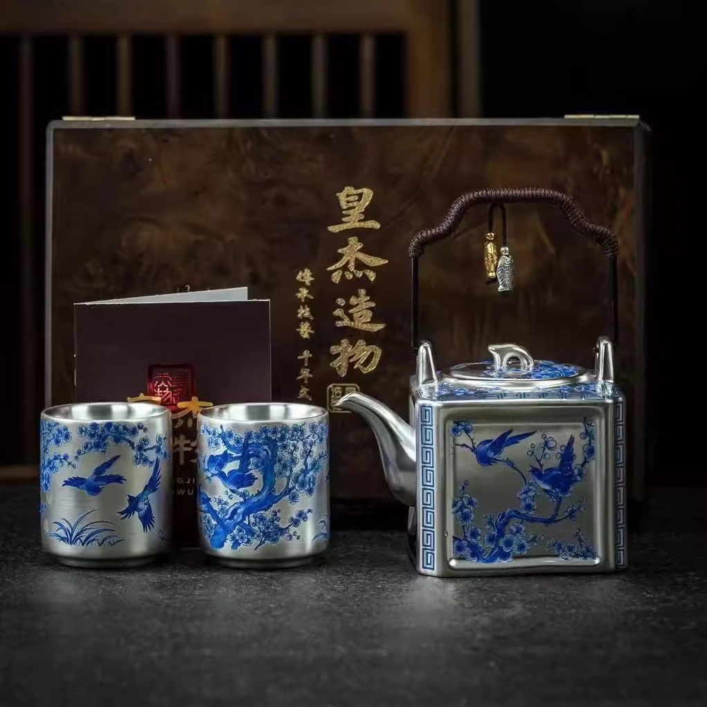 Bộ ấm chén bạc nguyên chất 999 mạ vàng, gồm 1 ấm và 2 chén, làm quà tặng doanh nghiệp, hộp quà tặng kèm cốc nước.