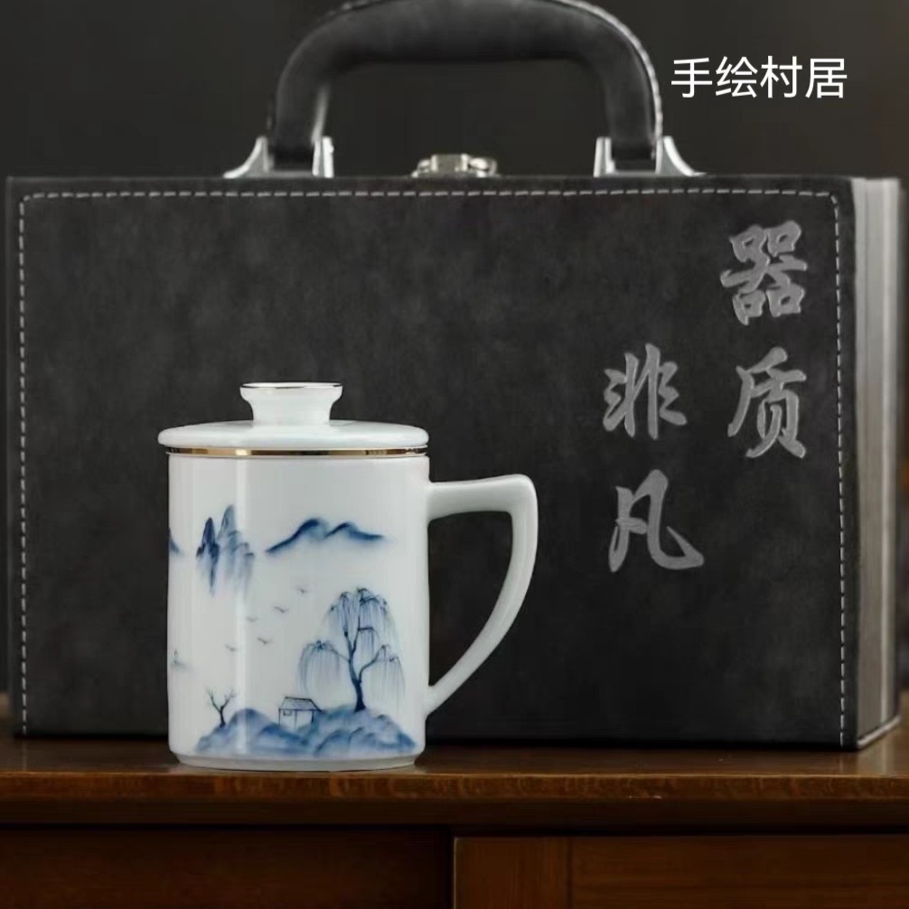Cốc nước gốm có nắp, cốc trà sứ trắng xanh, cốc văn phòng vẽ tay cá nhân, quà tặng thiết thực