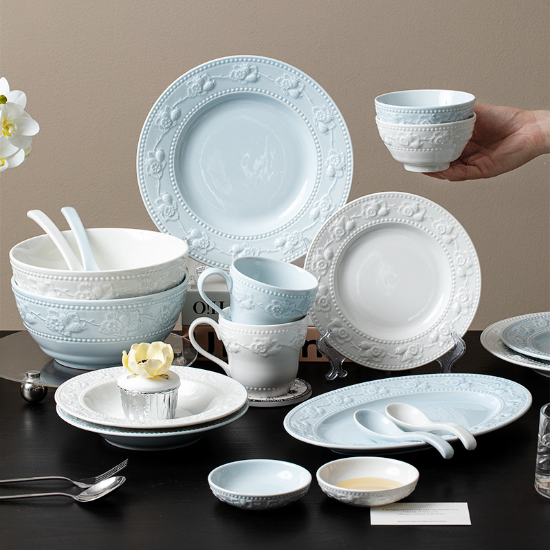 Bộ đồ ăn gốm sứ chạm nổi dâu tây Bộ đồ ăn bát cơm bát đĩa món canh gia dụng Bộ đồ ăn sang trọng nhẹ cao cấp