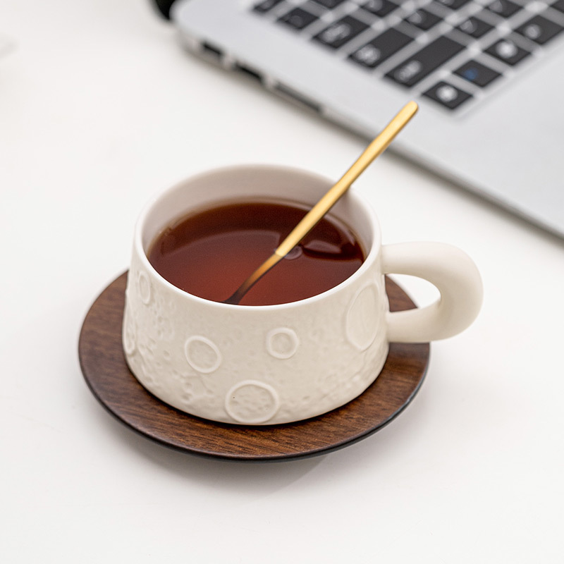 Cốc uống nước bằng gốm sứ cao cấp sang trọng nhẹ cốc uống nước bằng gốm sứ cao cấp có thìa