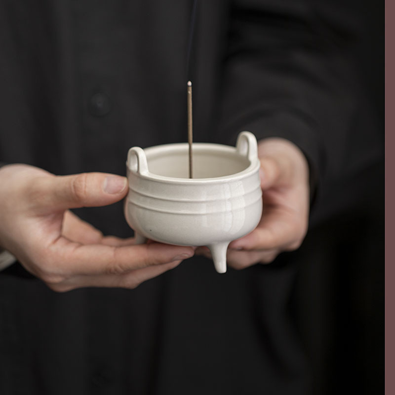 Đồ trang trí lò nung chính thức màu trắng xám gỗ đàn hương trong nhà lư trầm hương phòng trà lư hương gốm sứ Trung Quốc lư hương
