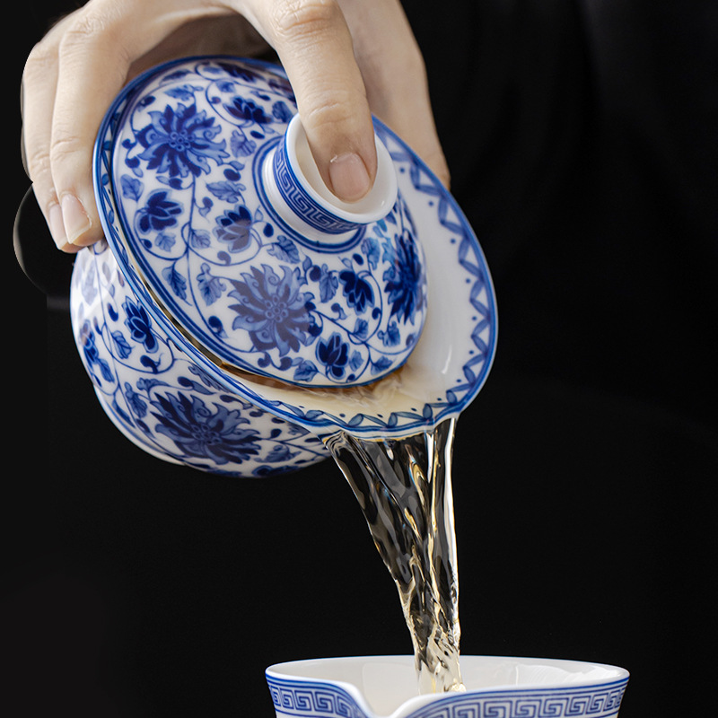 Màu xanh và trắng ngọc bích ngọc bích ba cái bát có nắp treo cổ điển dung tích lớn quấn hoa sen đơn không nóng cốc pha trà gốm sứ