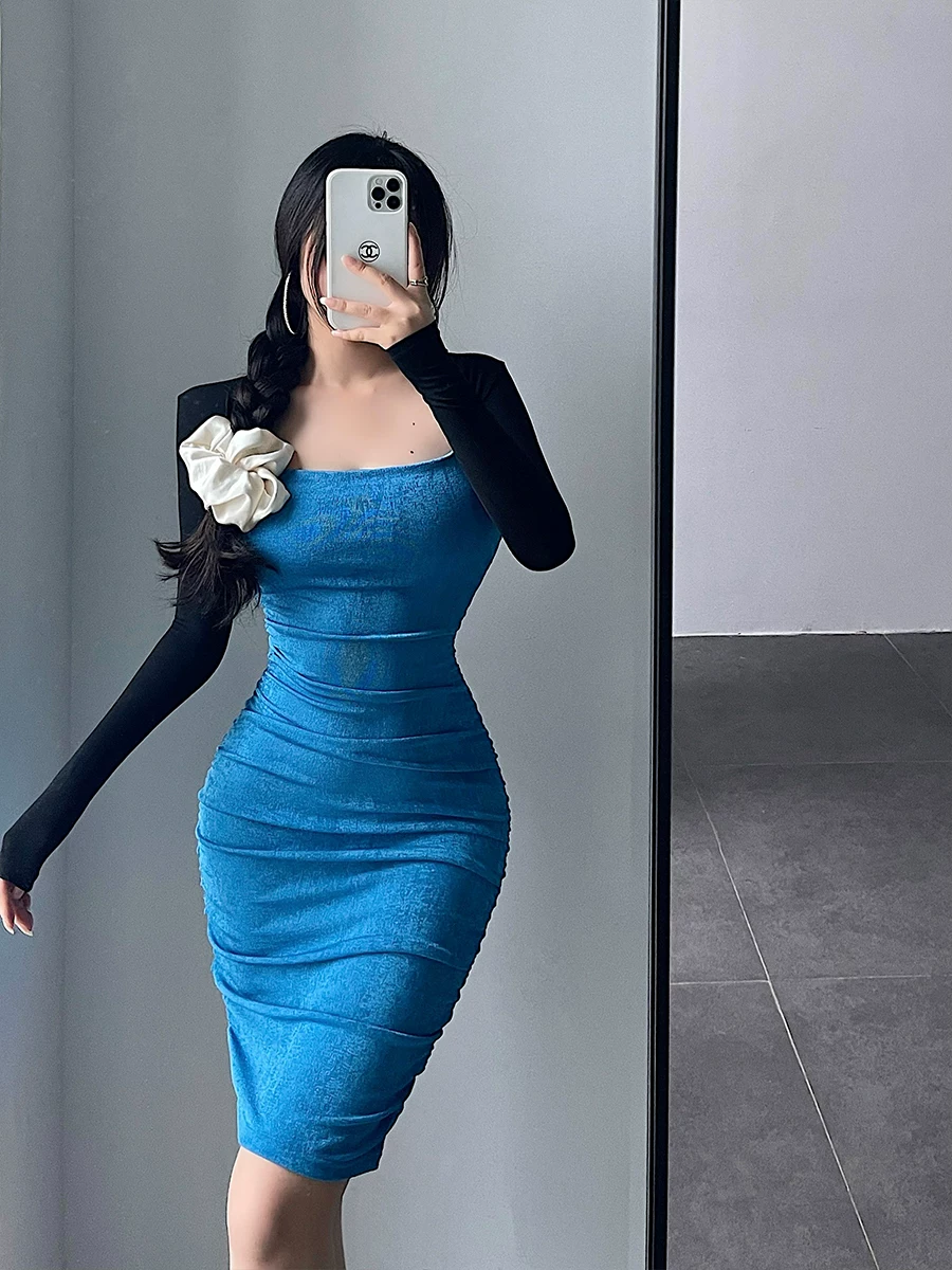 Váy liền thân ôm sát gợi cảm, xẻ lưng, xếp ly, tôn dáng của YoungGirlDay, kiểu dáng quyến rũ, nóng bỏng.