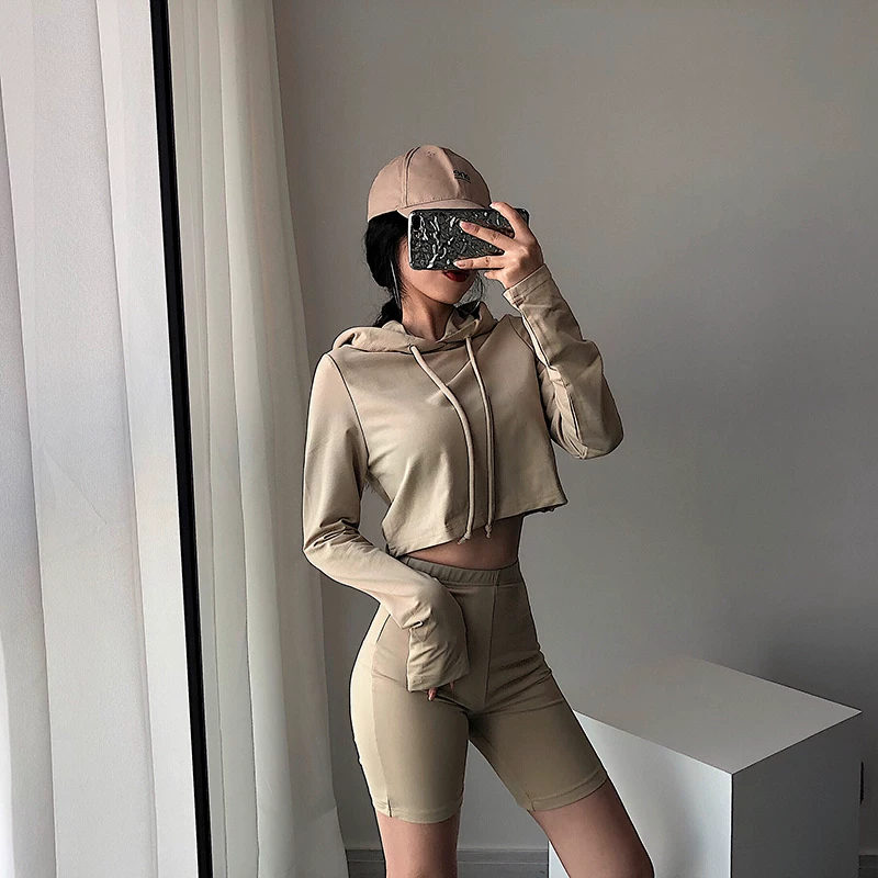YoungGirlDay Bộ đồ thể thao ngắn bó sát có mũ trùm đầu phong cách Kardashian gợi cảm của châu Âu và Mỹ.